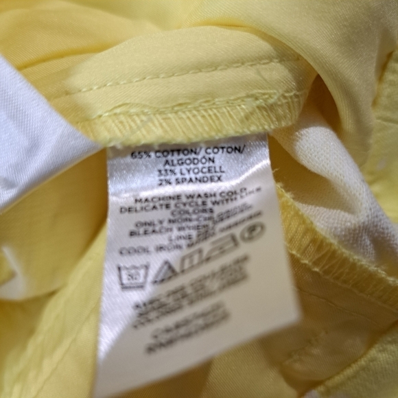 LOFT The Riviera Short Yellow With Flowers Size 8P - Picture 12 of 12